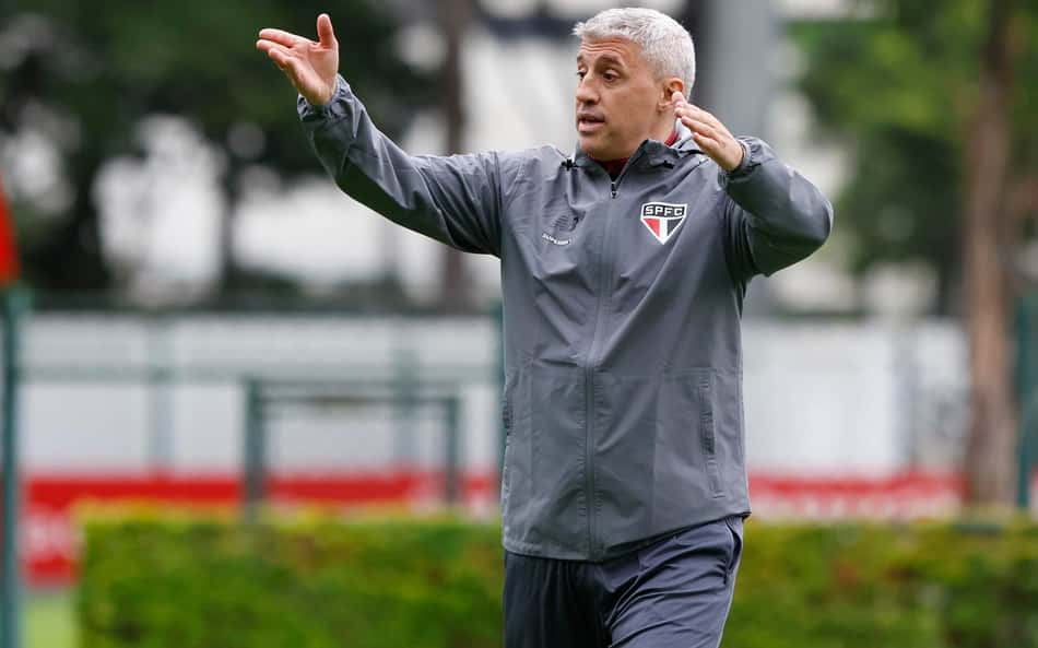 Crespo defendeu equilíbrio entre ordem e talento e criticou individualismo em tese de 'TCC'