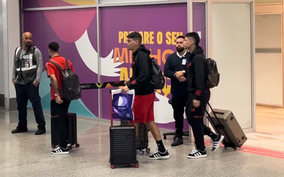 Flamengo desembarca no Rio de Janeiro sem sete jogadores; entenda