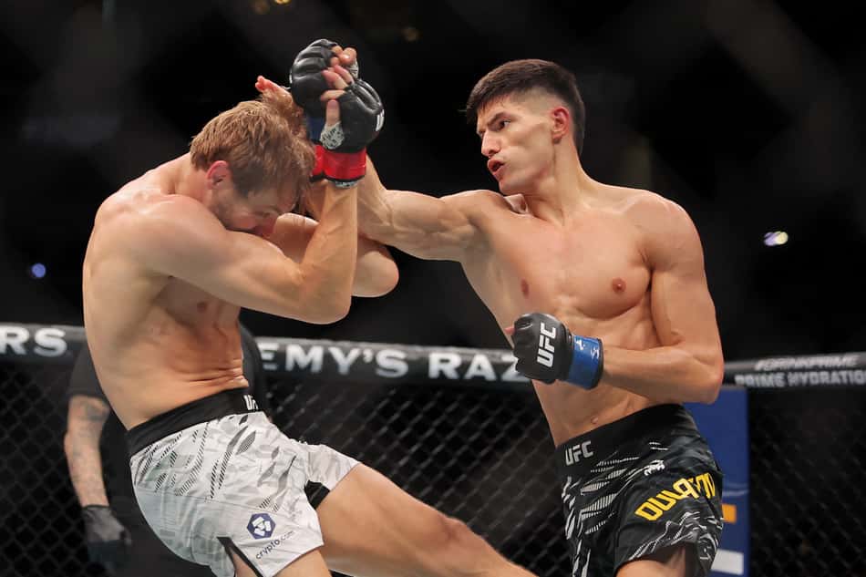 Islam Dulatov nocauteia Adam Fugitt no UFC 318 (foto: Jonathan Bachman / GETTY IMAGES NORTH AMERICA / Getty Images via AFP)