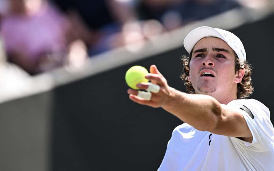 João Fonseca enfrenta Nicolas Jarry pela terceira fase em Wimbledon (foto: Kirill KUDRYAVTSEV / AFP)