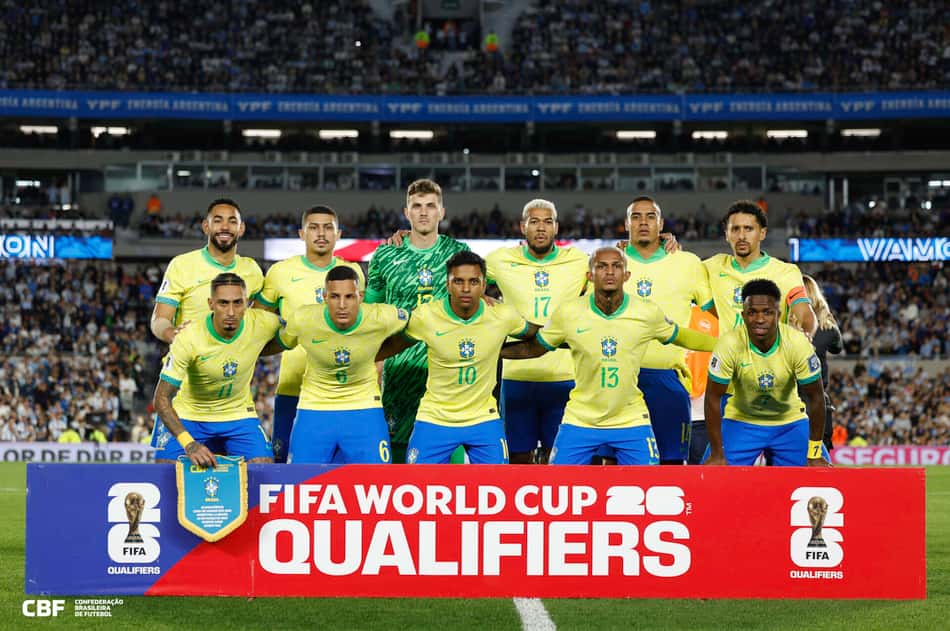 Joelinton dentre os titulares da Seleção Brasileira contra a Argentina, na Data Fifa de março