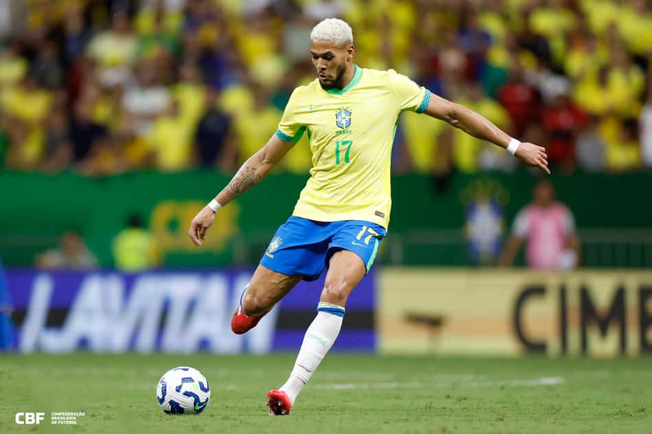 Joelinton em ação pela Seleção Brasileira antes da chegada de Carlo Ancelotti