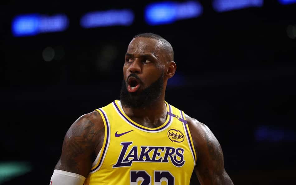 Desgaste entre LeBron, Lakers e Doncic impulsiona rumores no mercado da NBA