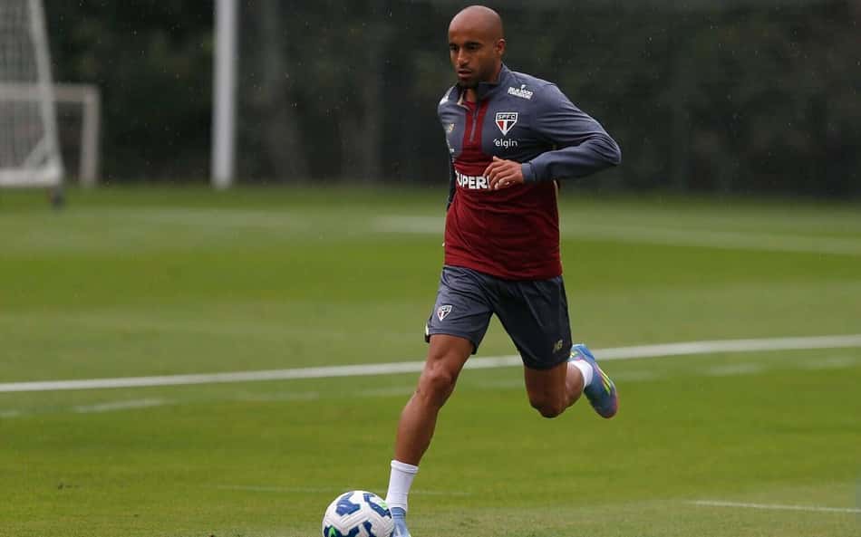 São Paulo tem novidades em treino com Luiz Gustavo e Lucas Moura