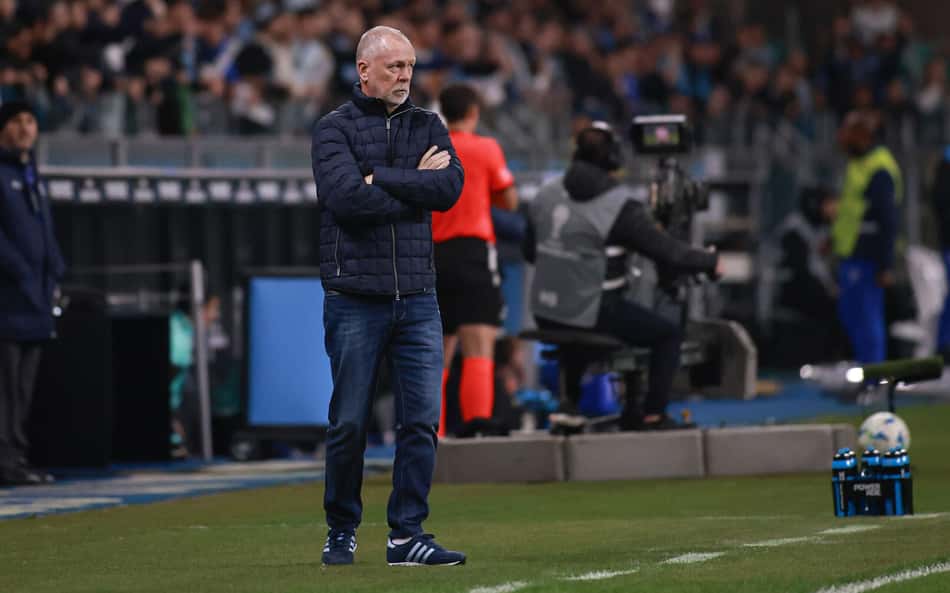 Mano Menezes durante o empate do Grêmio com o Alianza Lima. (Foto: Maxi Franzoi/AGIF)