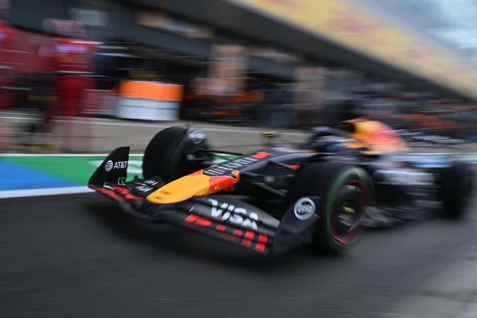 Max Verstappen no GP da Inglaterra (foto: Andrej ISAKOVIC / POOL / AFP)