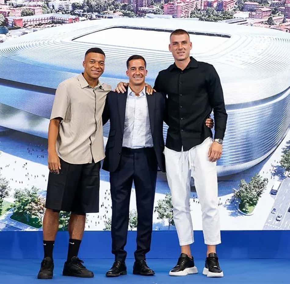 Mbappé e Lunin na despedida de Lucas Vázquez do Real Madrid (Foto: Real Madrid)