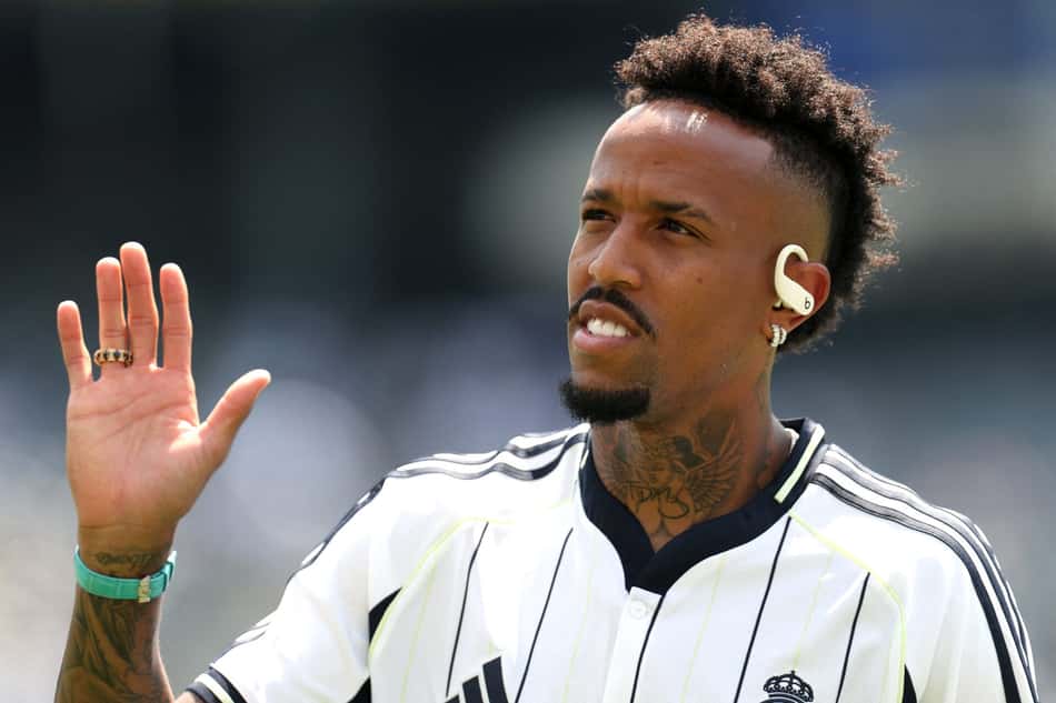 Militão em chegada do Real Madrid para enfrentar o Dortmund, no Mundial