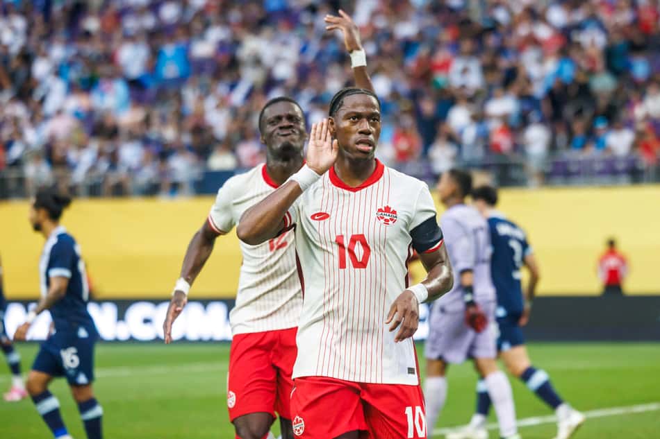 Novo reforço da Juventus, Jonathan David celebra gol por Canadá contra a Guatemala, na Copa Ouro