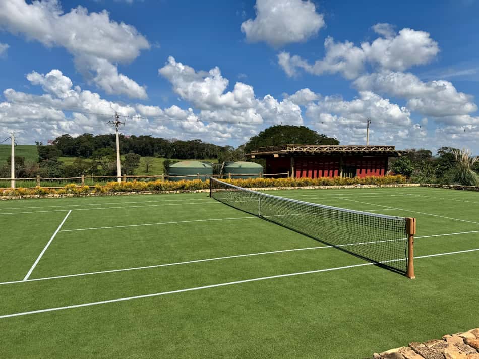 Quadra de tênis inspirada em Wimbledon