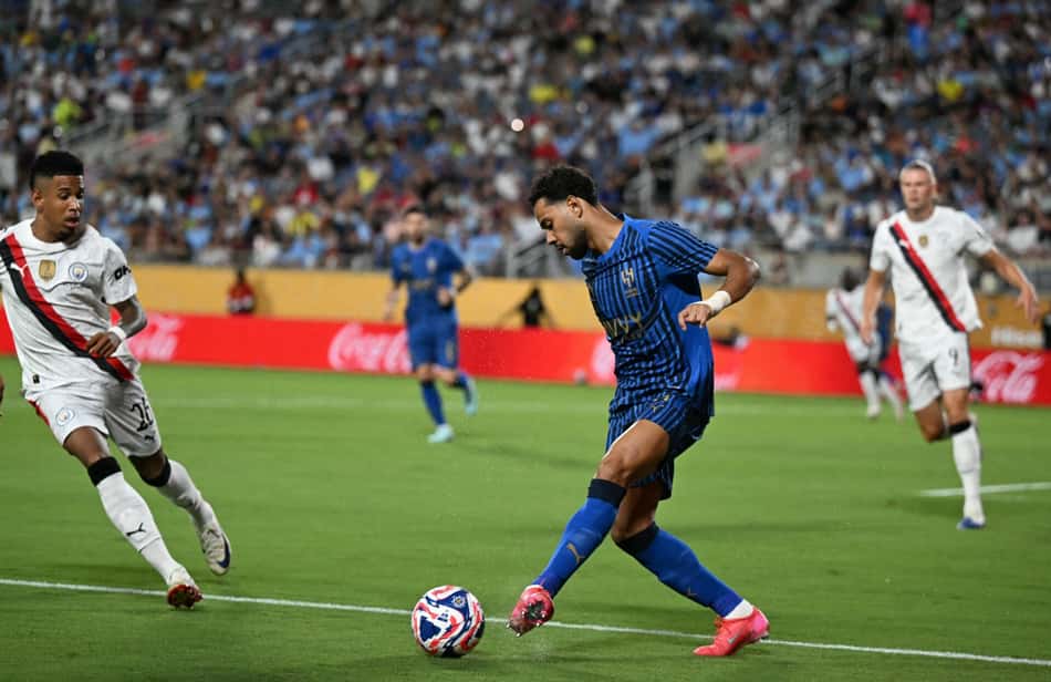 Renan Lodi, ex-jogador do Al-Hilal, contra o Manchester City no Mundial de Clubes (Foto: Chandan Khanna / AFP)
