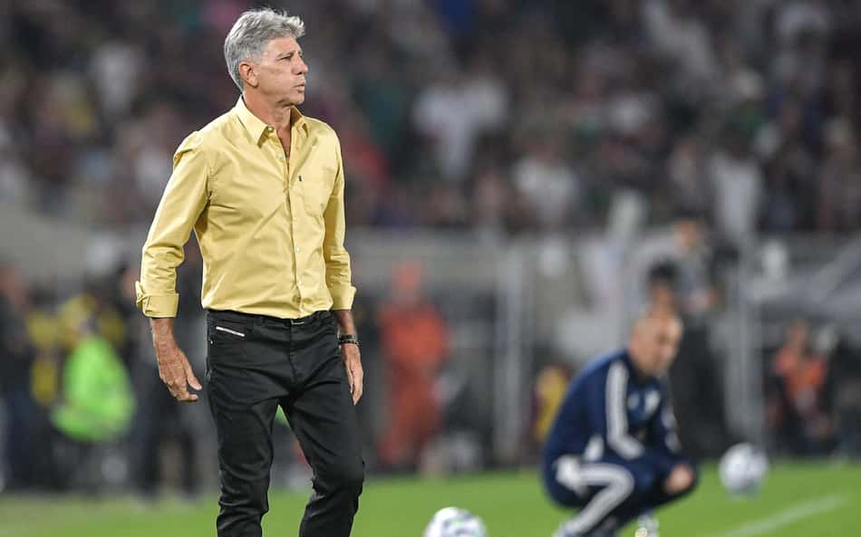 Renato manda recado a empresários de Serna e exalta Arias no Fluminense
