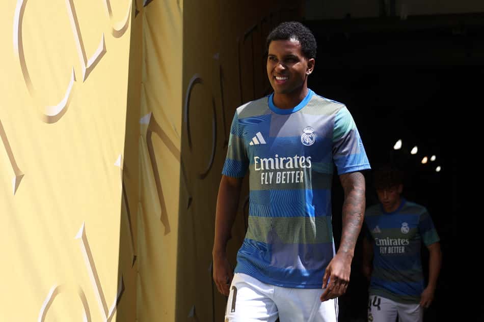 Rodrygo durante aquecimento do Real Madrid antes do jogo contra o PSG, no Mundial de Clubes