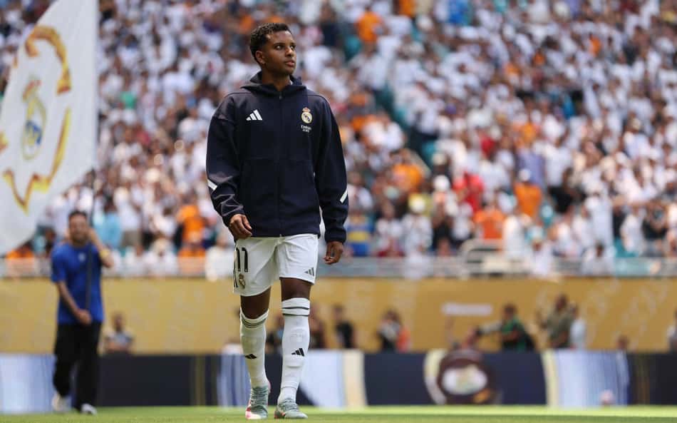 Rodrygo durante aquecimento do Real Madrid na estreia do Mundial de Clubes