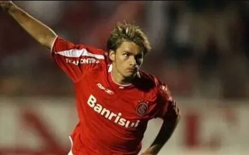 Santos 0 x 4 Internacional no Brasileirão 2005; sem público, Alex e Sóbis atropelam o Peixe