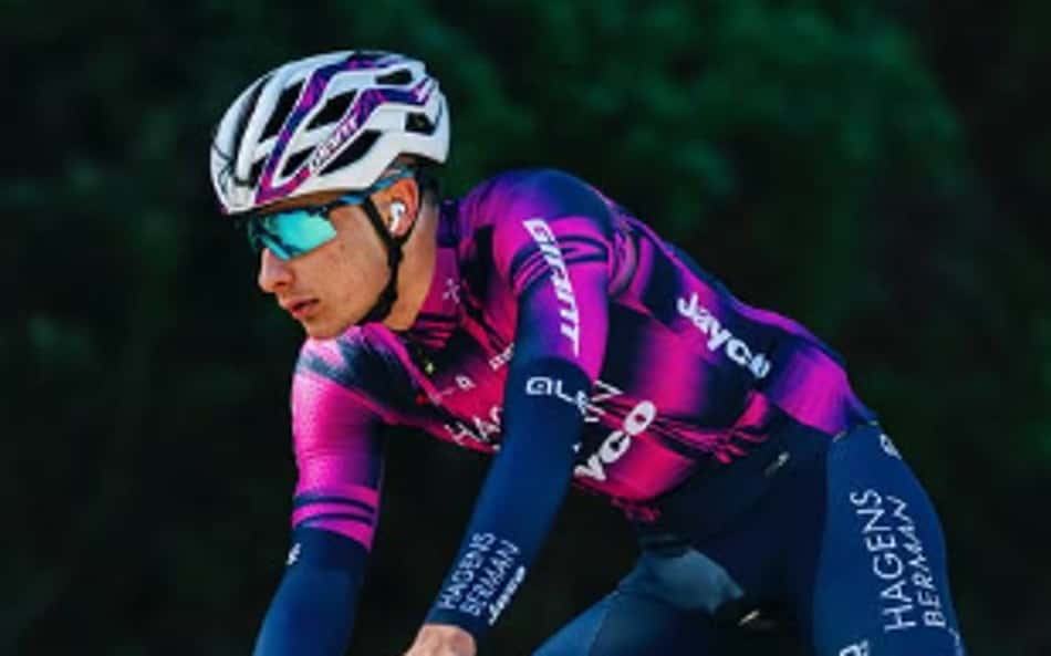 Promessa do ciclismo morre aos 19 anos após queda em prova