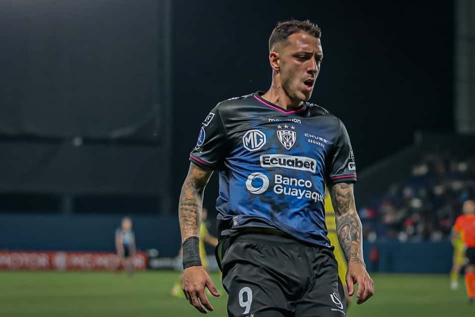 Renzo López com a camisa do Independiente del Valle (Foto: redes sociais)