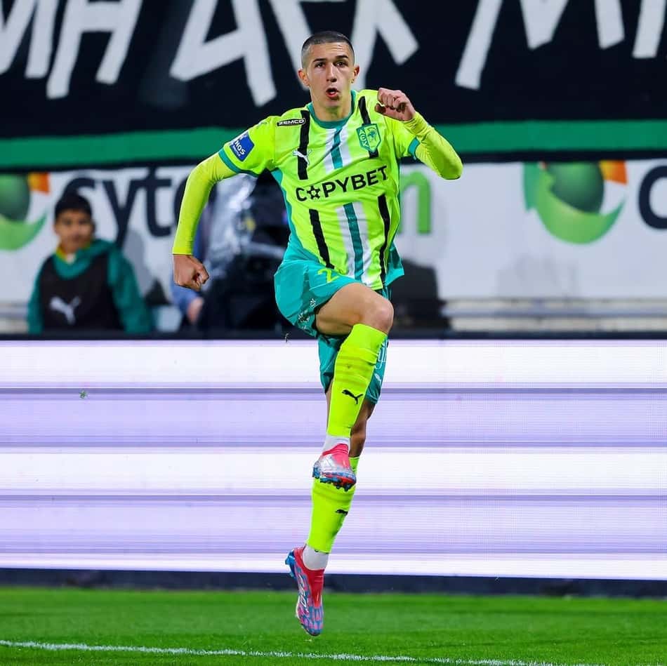 Cantalapiedra com a camisa do AEK Larnaca (Foto: redes sociais)
