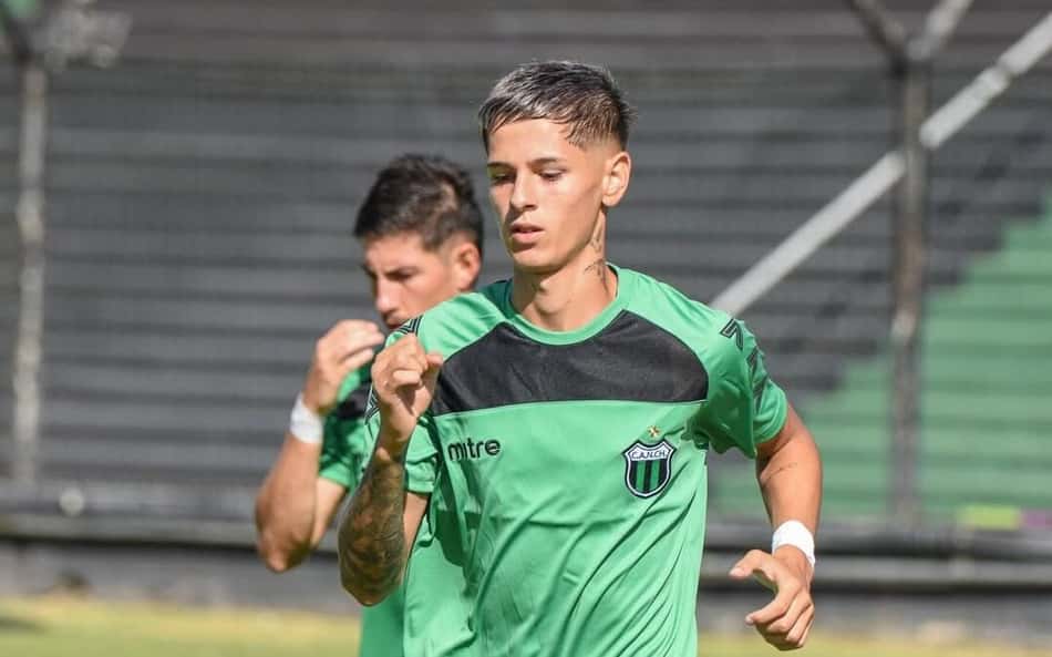 Almaraz com a camisa do Nueva Chicago (Foto: redes sociais)