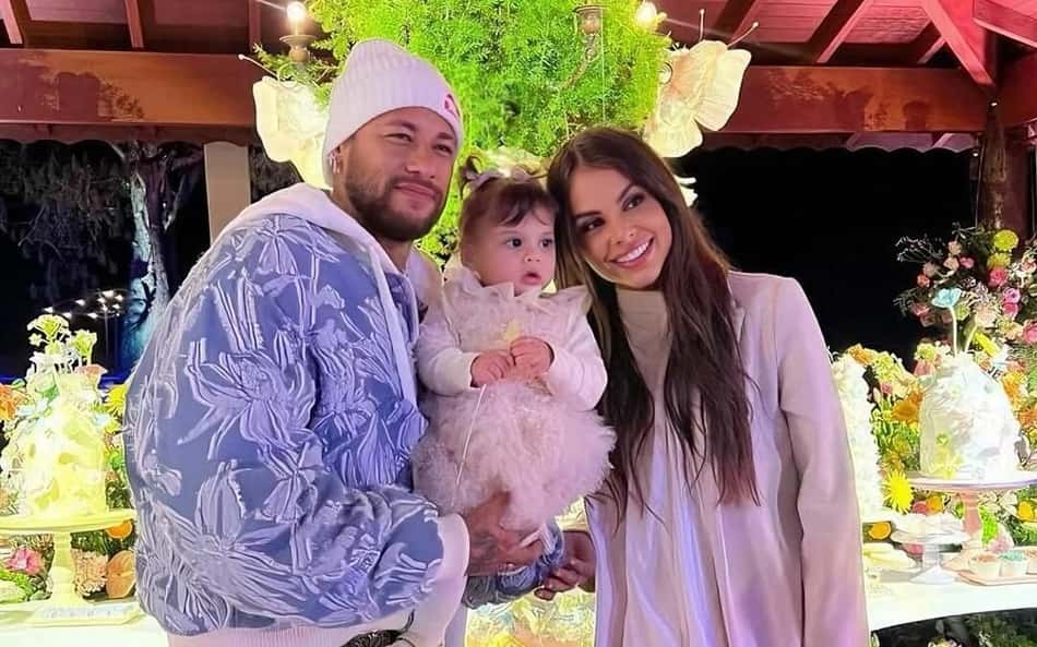 Neymar e Amanda aparecem juntos pela primeira vez no aniversário da filha Helena