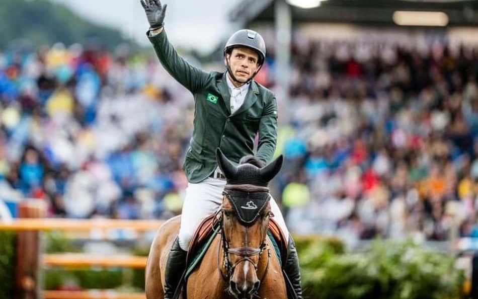 Brasileiro Stephan Barcha fica em 4º lugar no GP de hipismo em Aachen
