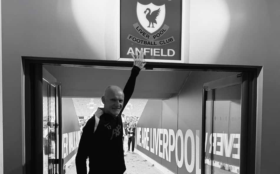 Liverpool anuncia saída de brasileiro após três temporadas