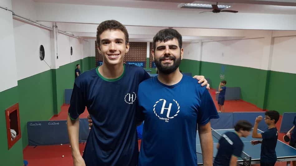 Antônio e treinador Vitor (Foto: Kauhan Fiaux / Lance!)