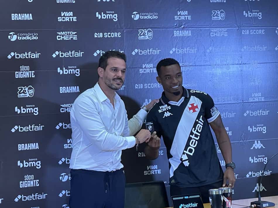 Thiago Mendes ao lado de Admar Lopes em apresentação no Vasco