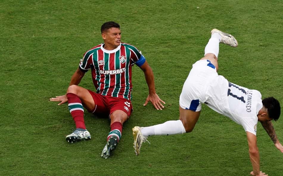 Belle, esposa de Thiago Silva, atualiza como está o rosto do jogador