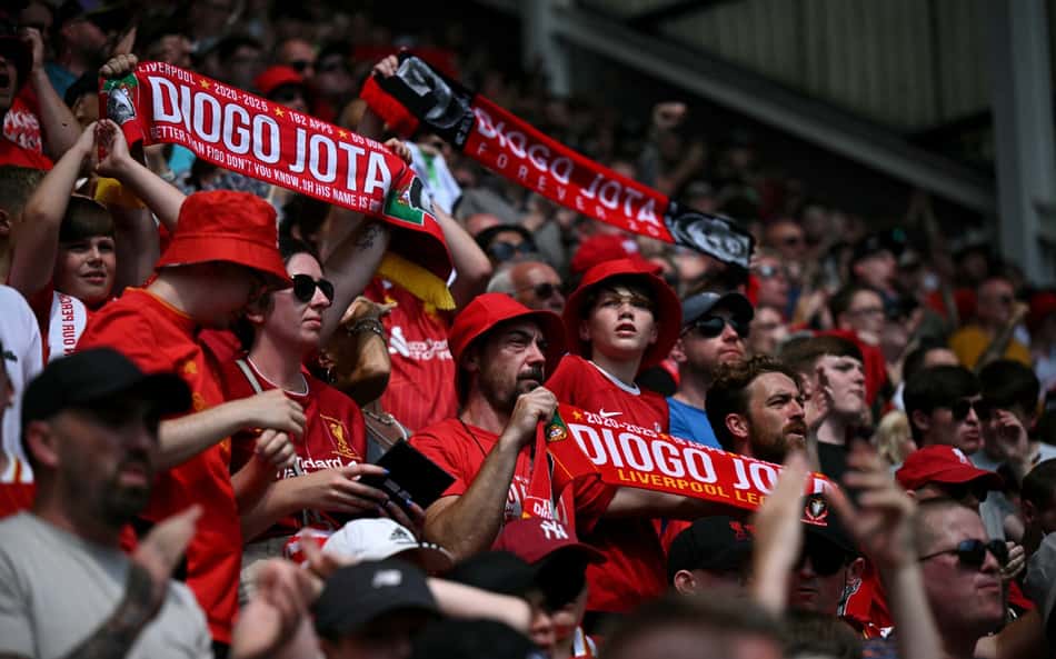 Liverpool e Preston homenageiam Diogo Jota em amistoso