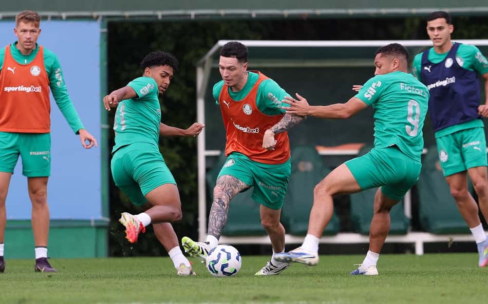 Em busca da primeira vitória em casa, Palmeiras dá sequência aos treinos; veja provável escalação