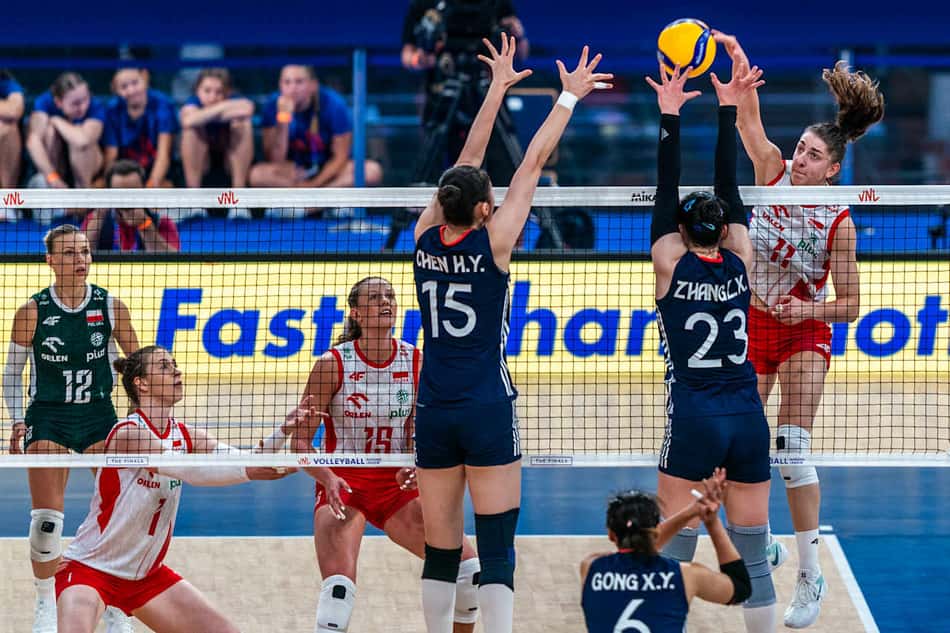 Polônia x China, pelas quartas de final da VNL feminina (foto: volleyballworld)