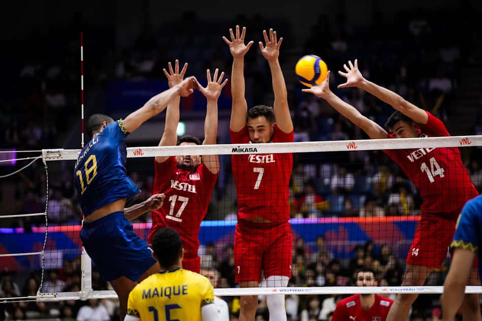 Brasil x Turquia, pela VNL masculina (foto: volleyballworld)