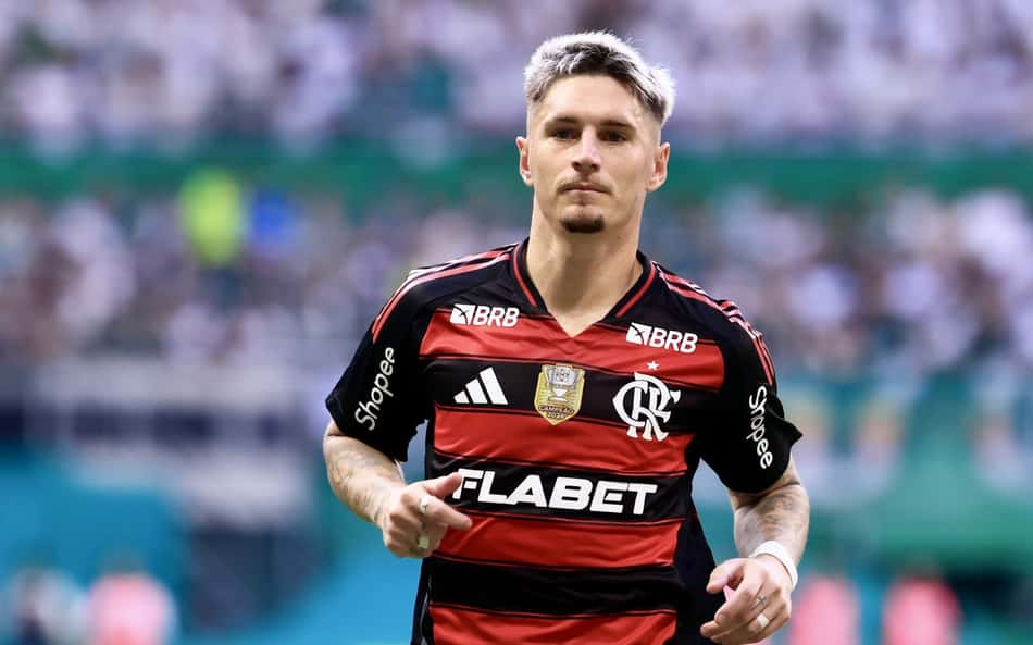 Jornalista questiona alvo do Flamengo: 'Não sei se é melhor que o Varela'