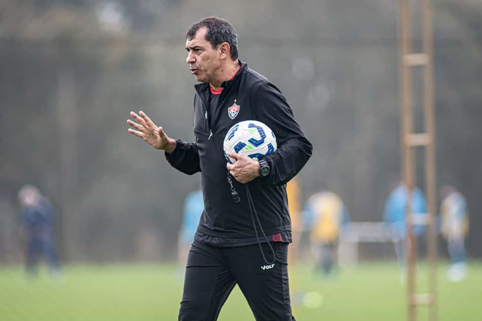 Carille comanda primeiro treino pelo Vitória (Foto: Victor Ferreira / EC Vitória)