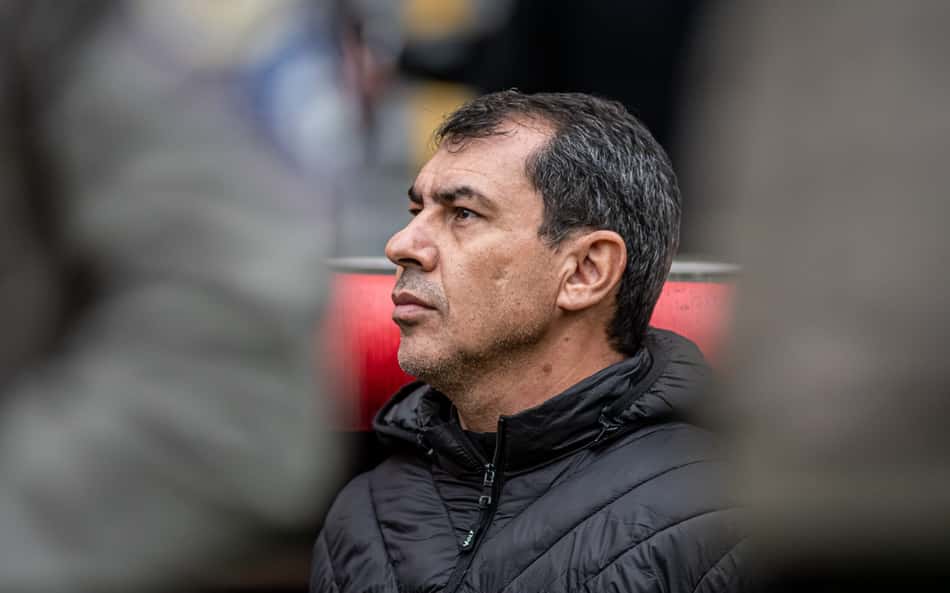 Fábio Carille comanda o Vitória contra o Internacional (Foto: Victor Ferreira / EC Vitória)