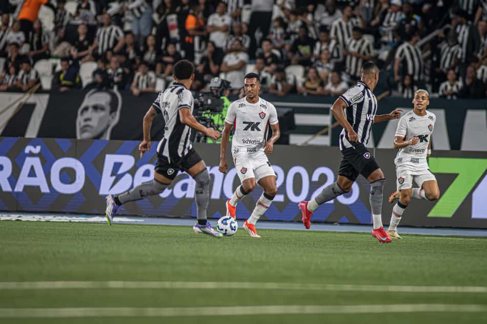Botafogo e Vitória se enfrentaram no Nilton Santos (Foto: Victor Ferreira / EC Vitória)