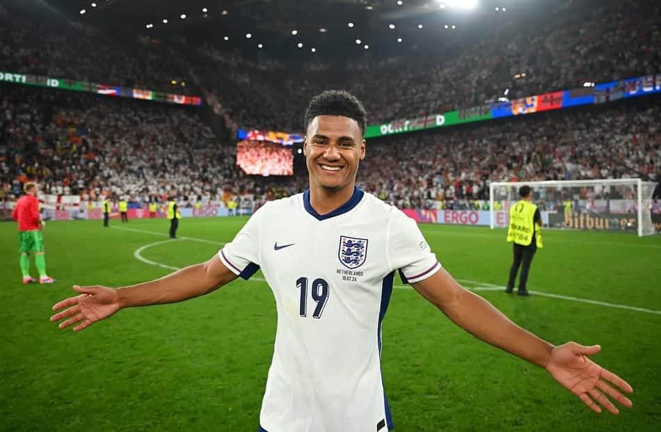 Watkins em ação pela seleção nacional da Inglaterra (Foto: Reprodução/Instagram)