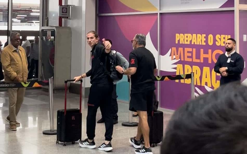 Com clima tranquilo, Flamengo desembarca no Rio de Janeiro após eliminação no Mundial