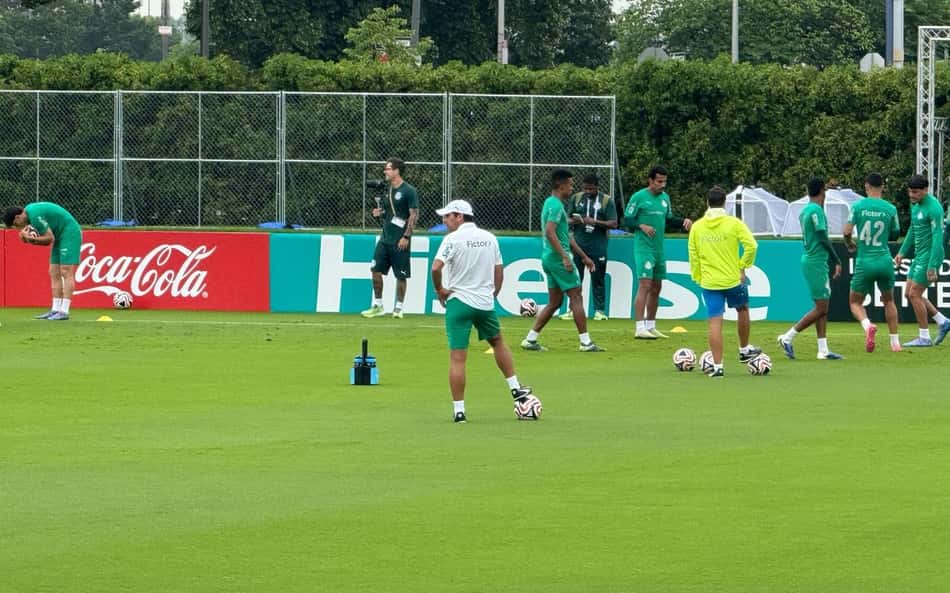 Paulinho e Piquerez retornam aos treinamentos do Palmeiras antes de decisão com o Chelsea