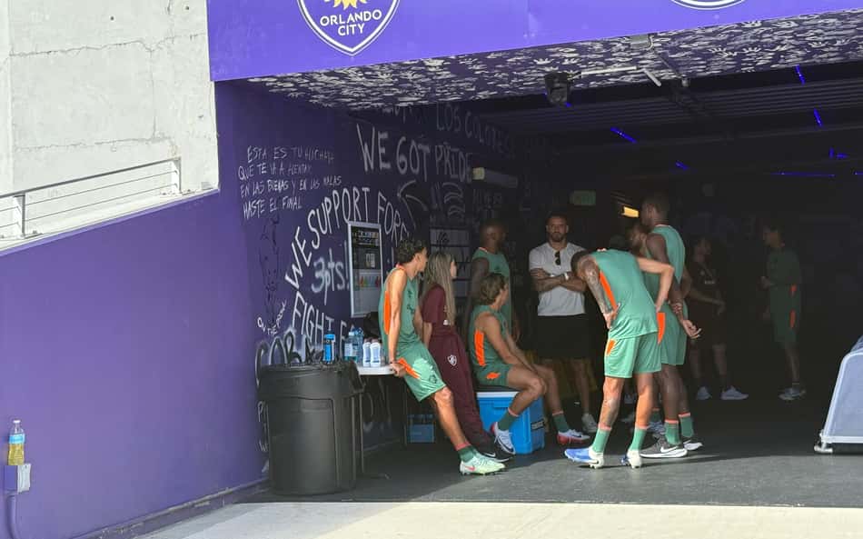 Fluminense recebe visita de Renato Augusto antes de jogo com Al Hilal
