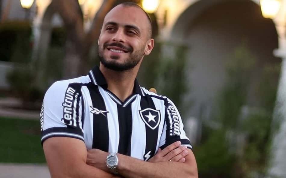 Arthur Cabral visita o pai na Paraíba, mas diz: 'Queria estar nos EUA com o Botafogo'