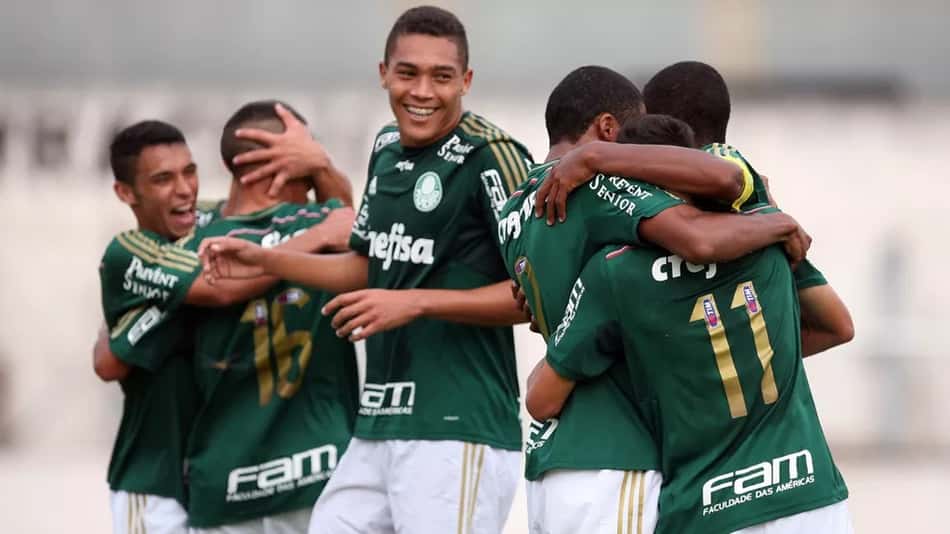 Carlos Vinícius foi zagueiro no Palmeiras (Foto: Fabio Menotti/Agência Palmeiras)
