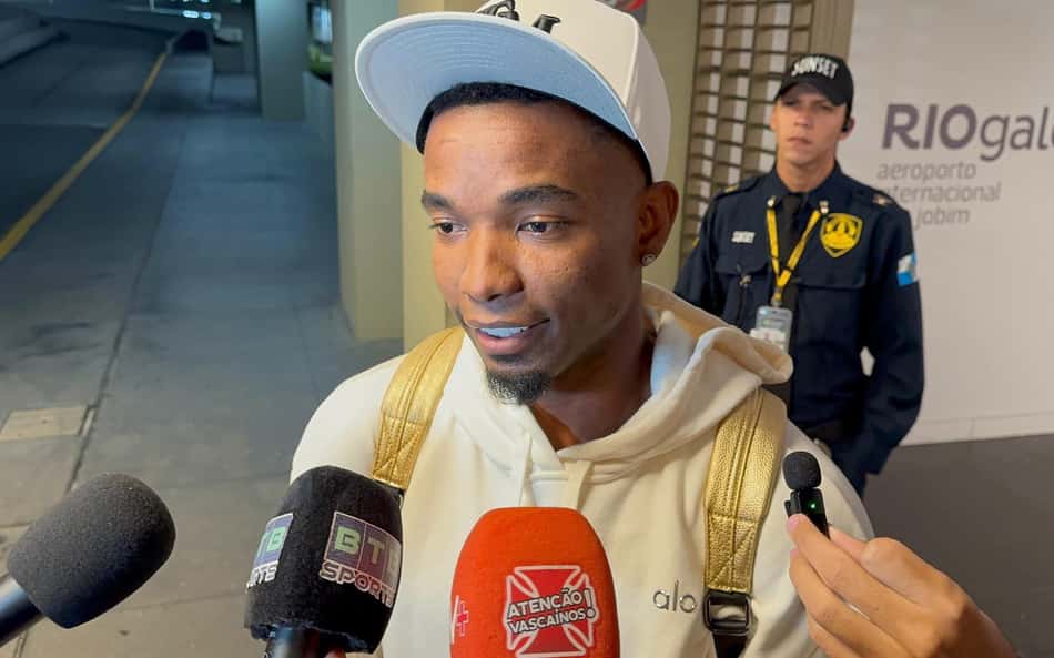 Thiago Mendes desembarca para se apresentar ao Vasco e diz que não está 100%
