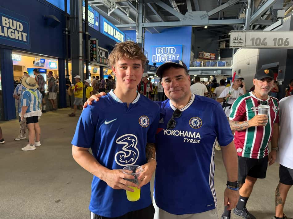 Torcedores do Chelsea antes do jogo com o Fluminense