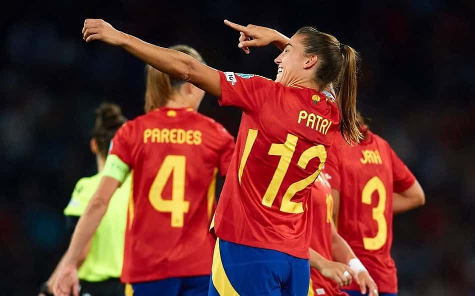 Patri comemora gol da Espanha contra a Itália. (Foto: Seleção Espanhola/Divulgação)