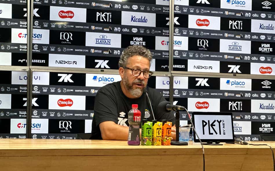 Cléber Xavier celebra vitória do Santos diante do Flamengo: 'Nos deu confiança'