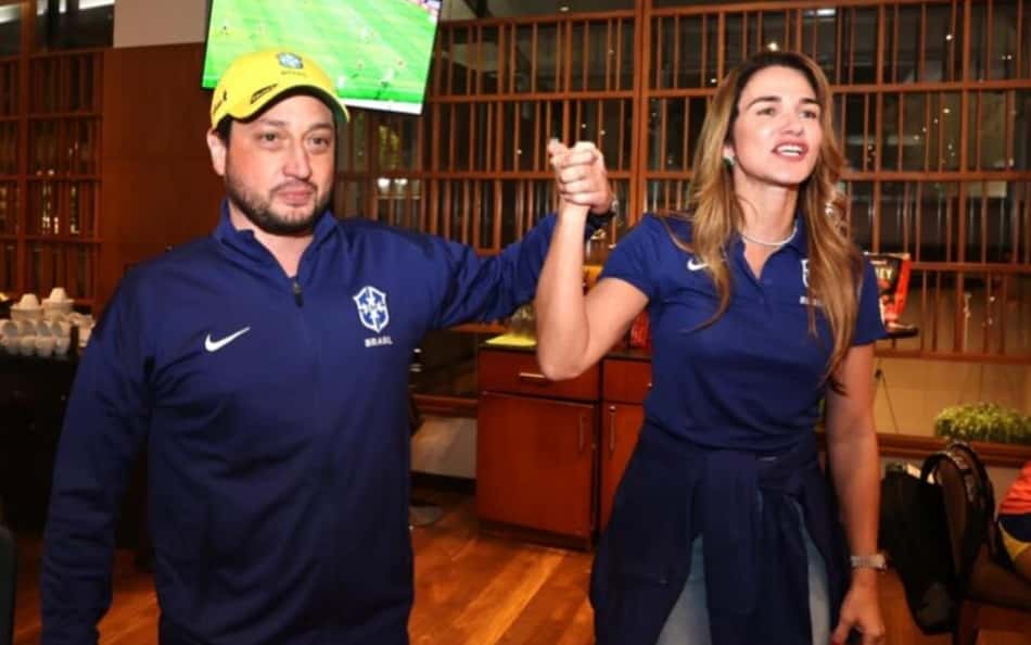 Michelle Ramalho, vice-presidente da CBF, ao lado do treinador Arthur Elias. (Foto: Michelle Ramalho, vice da CBF, é chefe de delegação na Copa América Feminina. (Foto: Lívia Villas Boas/ CBF)