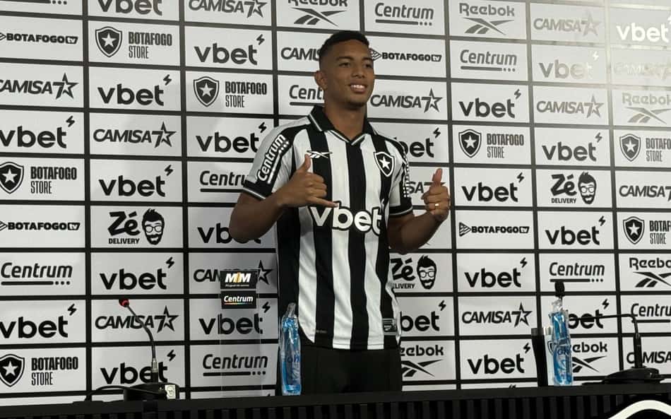 Jordan Barrera foi apresentado pelo Botafogo (Foto: Leonardo Bessa/Lance!)