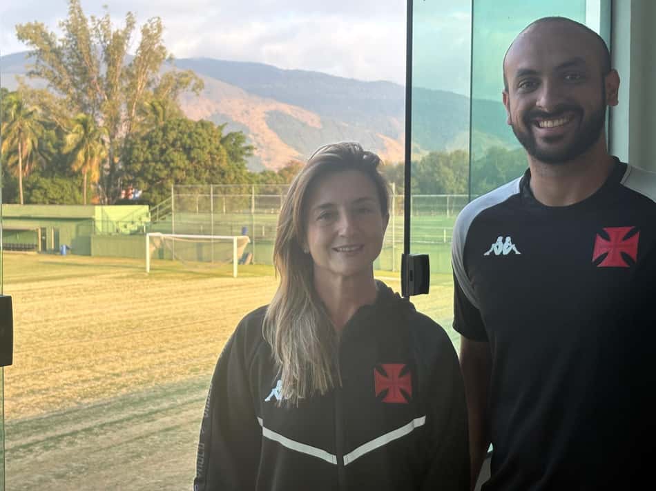 Simone Lourenço e Gabriel Peres acompanham treino do Vasco. (Foto: Giselly Corrêa/Lance!)